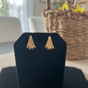 14k Gold Scalloped Earrings